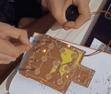 STM32-based multilingual toy with audio playback